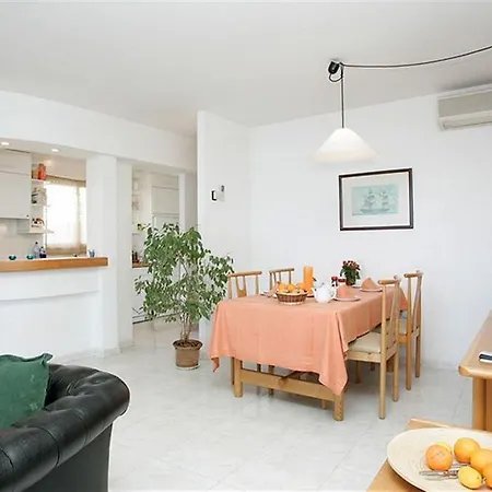 Edificio Puerto Apartment *